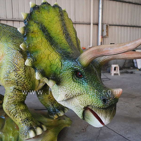 Triceratops animatrónico 