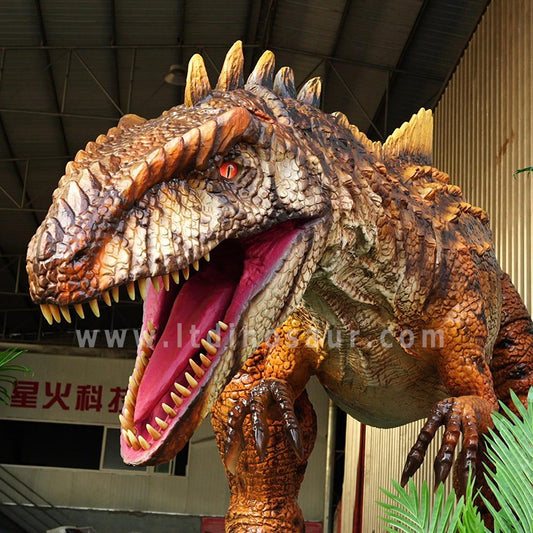 This is a 6 meters animatronic dinosaur, the dinosaur is Giganotosaurus.