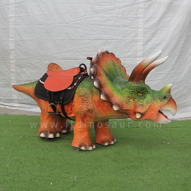 Triceratops | Paseos en dinosaurio