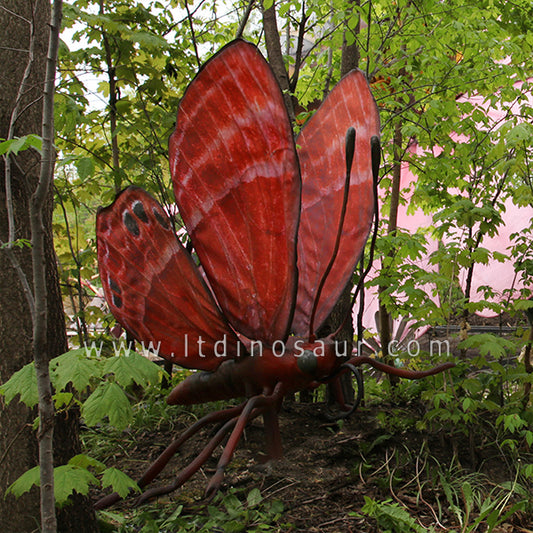 Mariposa roja animatrónica