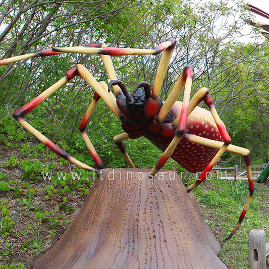 Araña venenosa animatrónica a escala aumentada